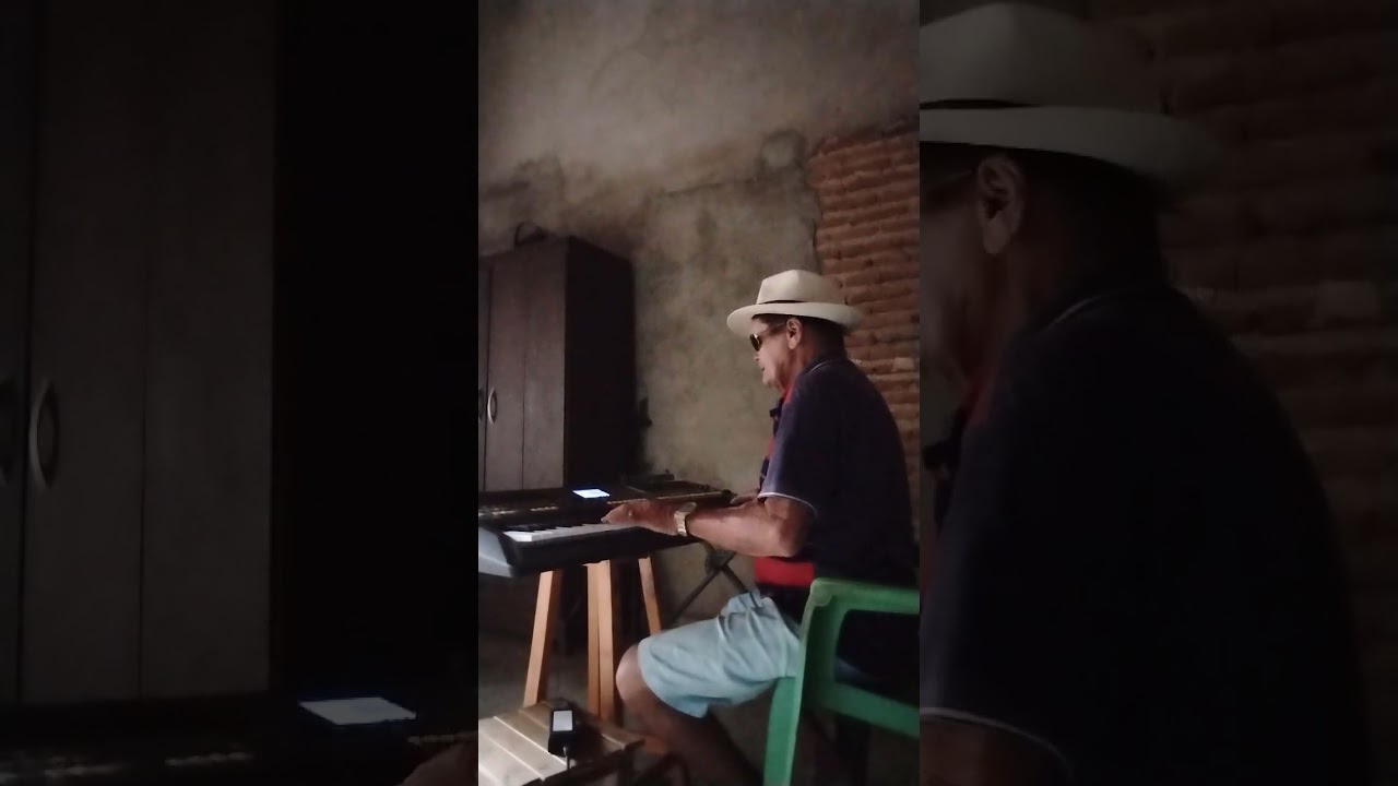 Entrei pela porta da sala Isaías no seu teclado 