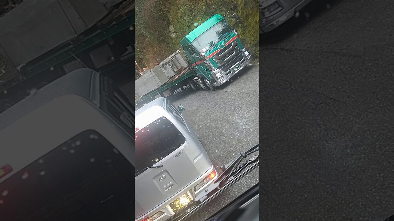 国道421号石榑峠大型トレーラースライド困難区間脱輪大渋滞‼️