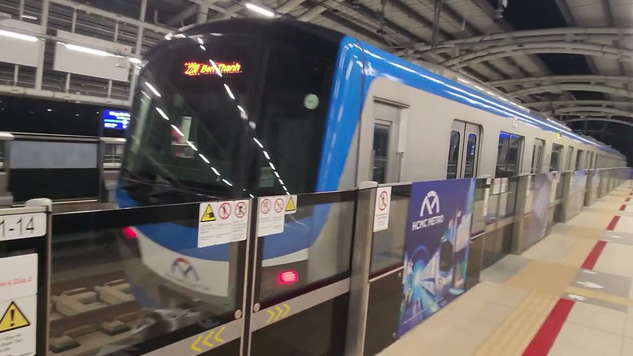 Late night train spotting at Van Thanh Park