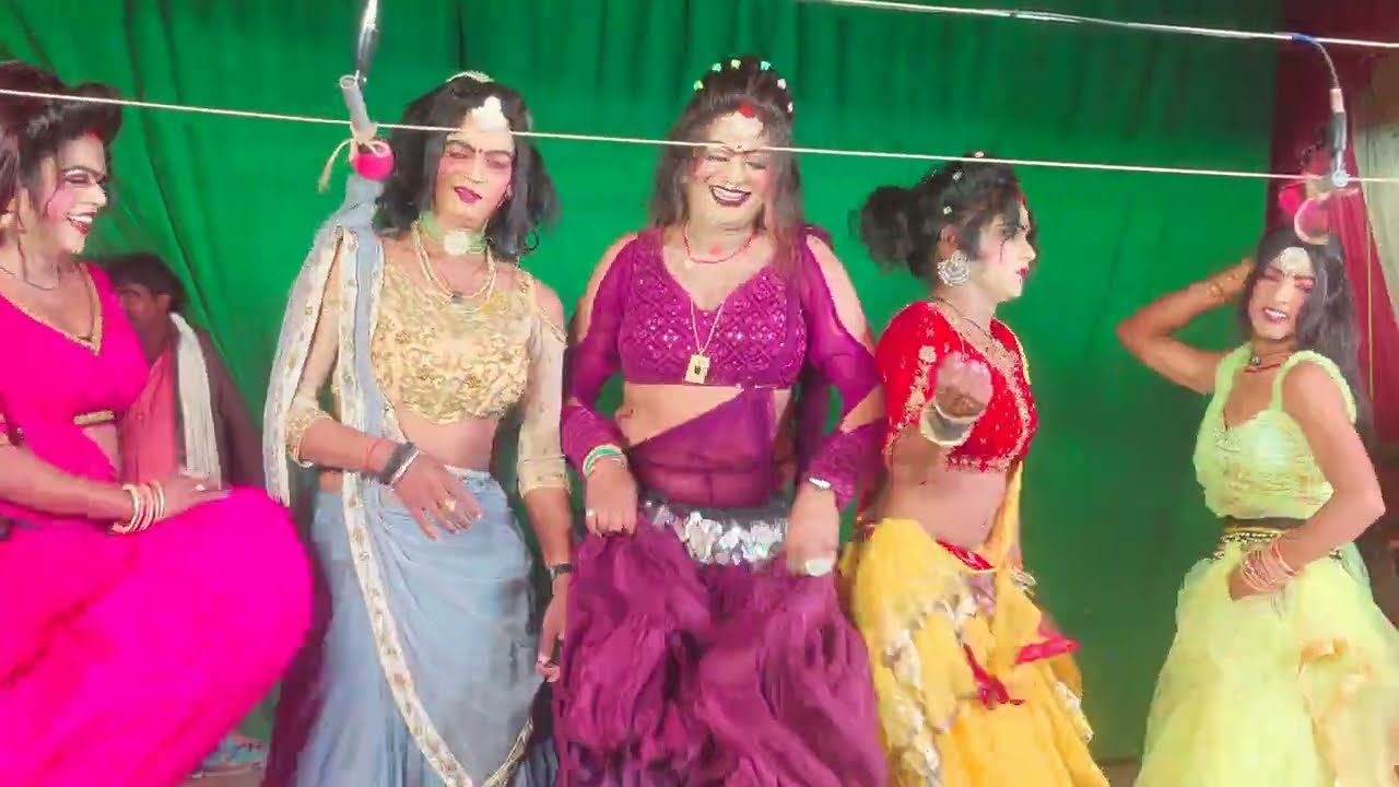 मकर संक्रांति के शुभ अवसर पर विपिन राजा भईया की नौटंकी का कोरस डांस विक्रम डांसर और दिनेश डांसर का ड