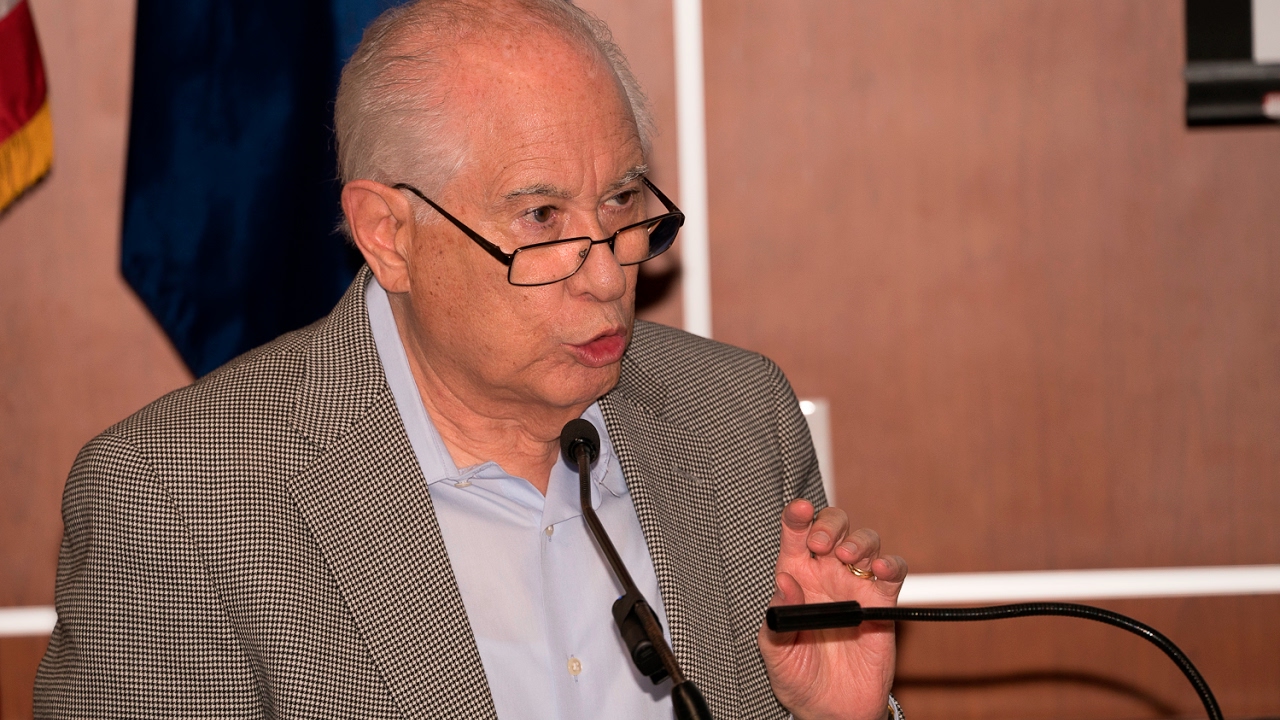 Dr. Carmelo Mesa Lago - Cuba: Economía, Derechos y Migración. Foro para intercambio de ideas