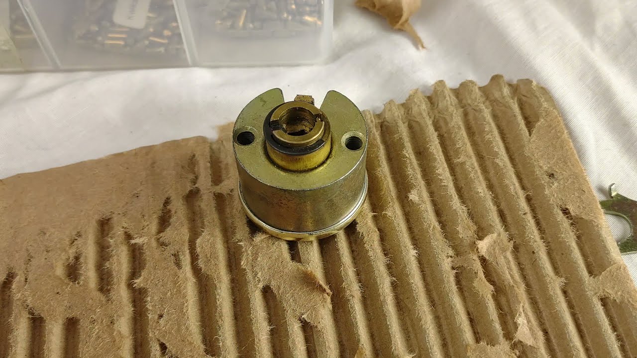 126: Gutting a Lock with DIY Cardboard Pinning Tray and Security Sticker Shim