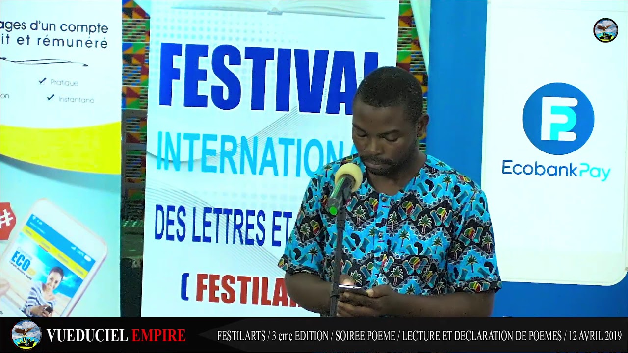 D&eacute;clamation de po&egrave;me par Dr Patron Henekou lors du Festilarts 2019