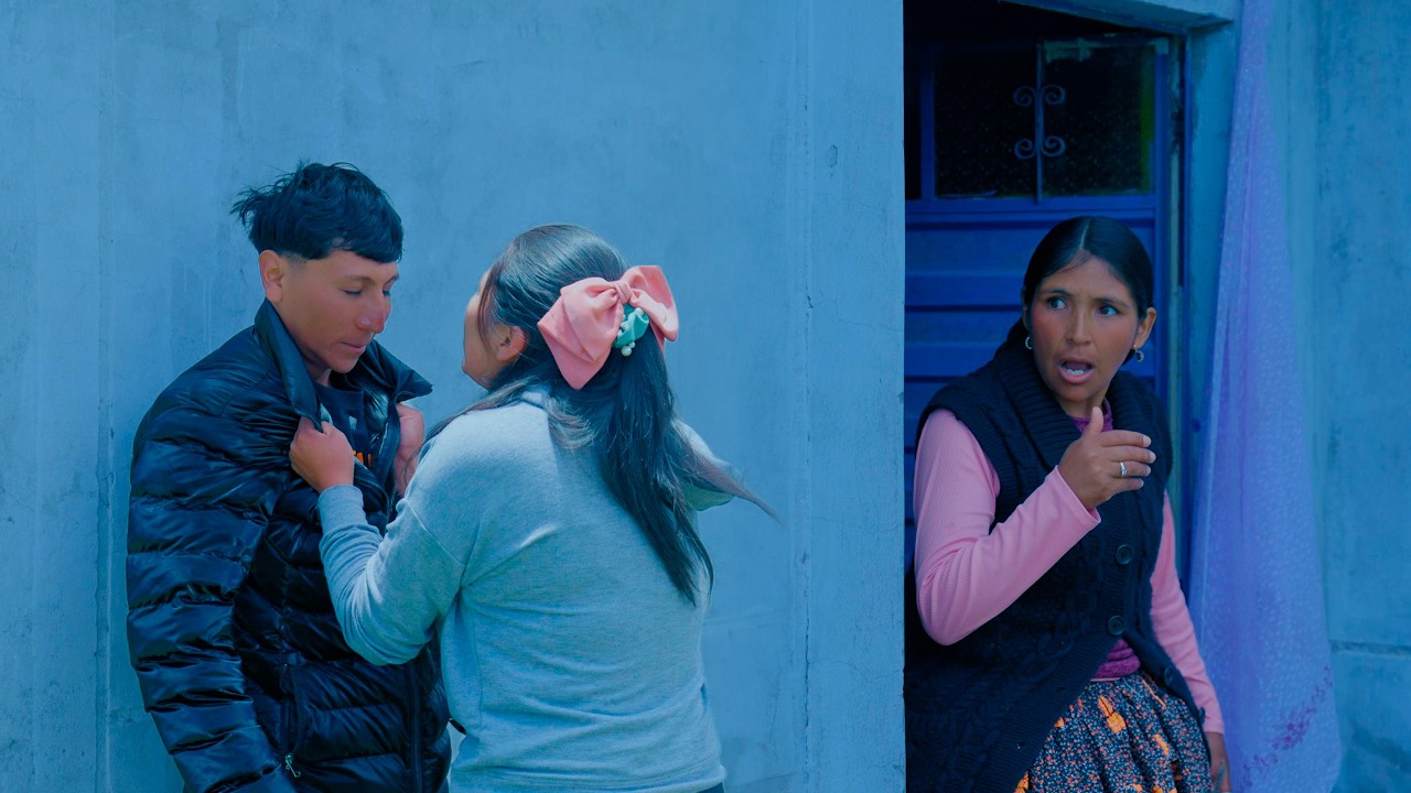 Mientras el hombre calla y aguanta, pasa desapercibido; cuando se defiende, lo señalan. 😮