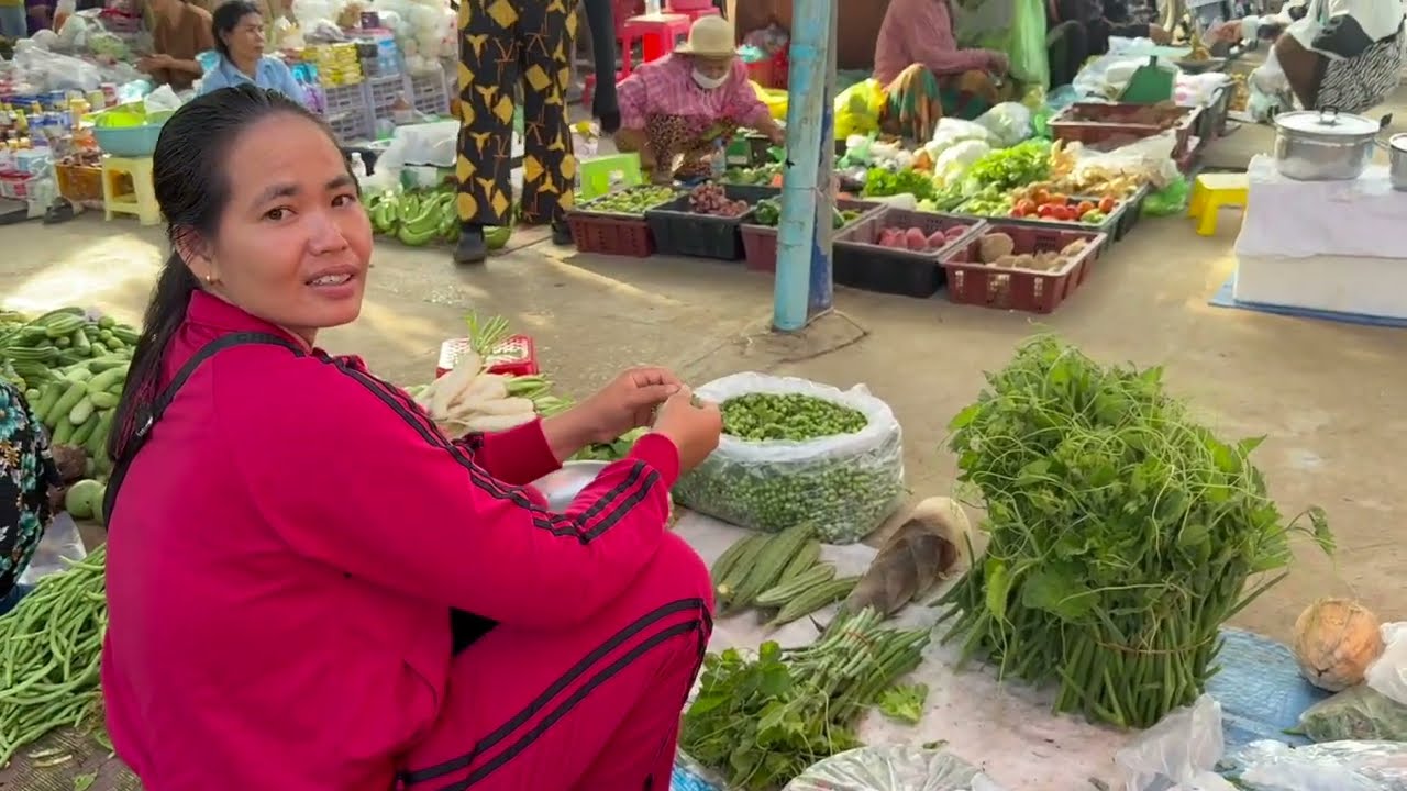 Braised pork and chicken feet with bamboo shoots