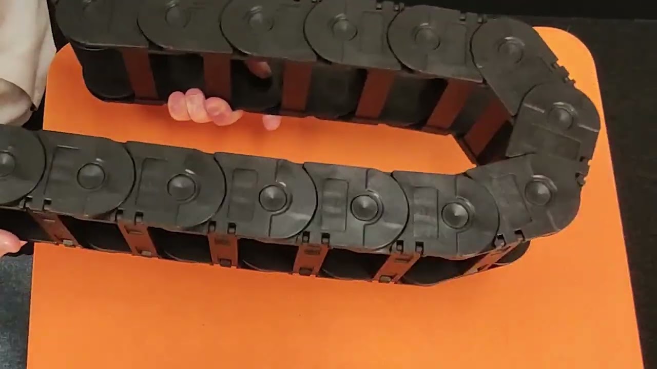 igus® France | Les avantages de notre chaîne porte-câbles E2.1 en 60 secondes