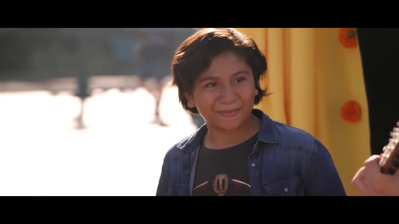 Un Poco Loco_Anthony Gonzalez & Sean Oliu_English Subtitles