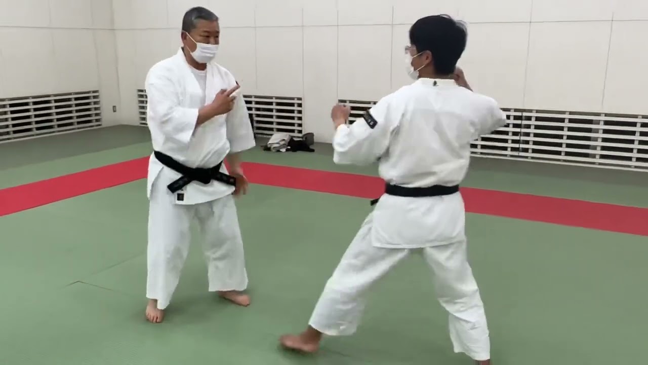 Shorinji　Kempo　   上受蹴（表・裏） Uauke   geri  （omote  ・　Ura）　少林寺拳法