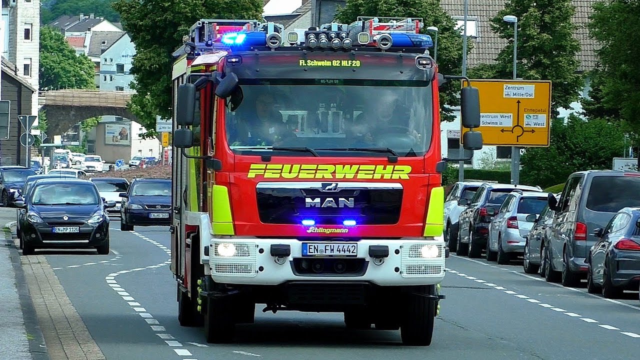Industriebrand in Gevelsberg - Einsatzfahrten der Feuerwehren Gevelsberg und Schwelm