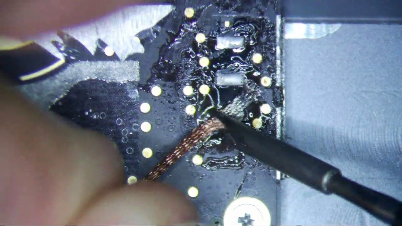 Замена аккумулятора iPod 6-го поколения. Требуется пайка.