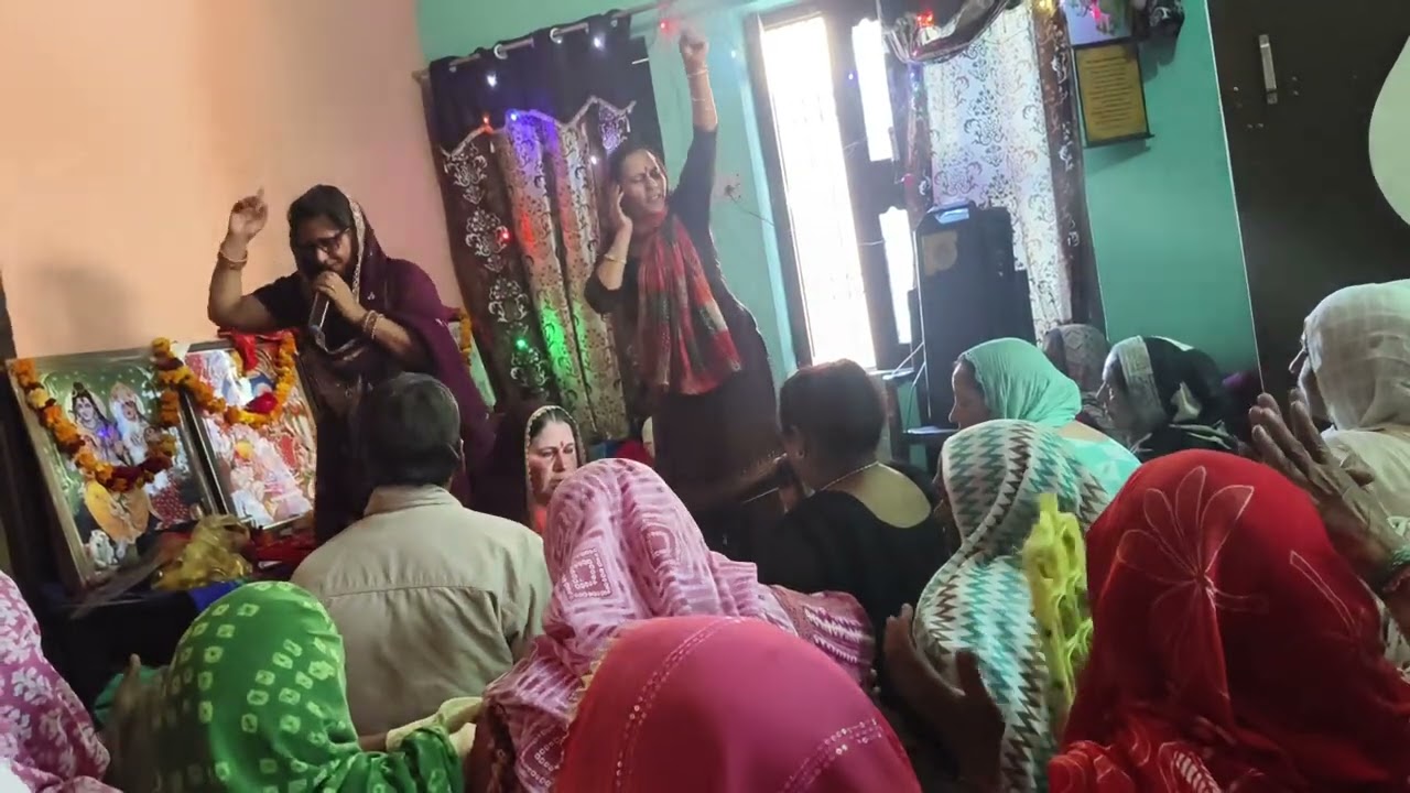 मैया रानी के जयकारे बोलते चलो बहुत ही अच्छा भजन 
