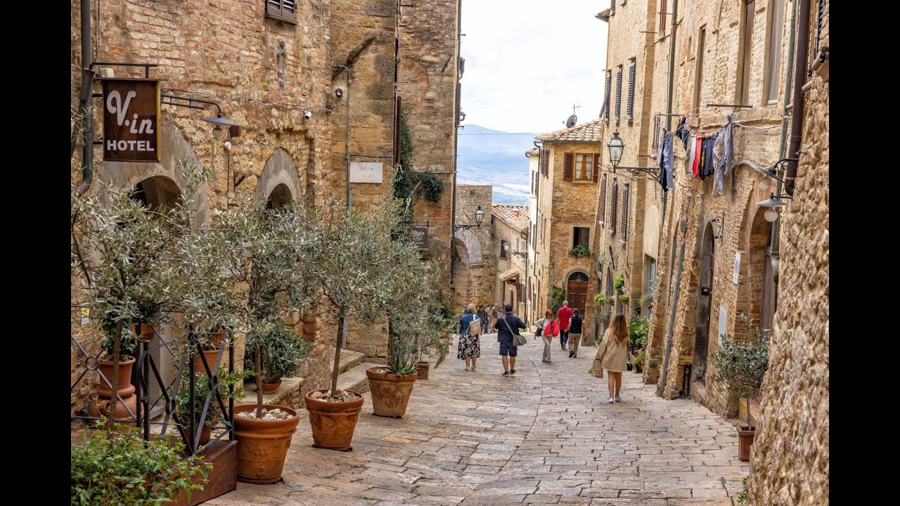 WALKING TOUR OF VOLTERRA, TUSCANY [4K] NO MUSIC, ONLY AMBIENT SOUND WITH DESCRIPTION