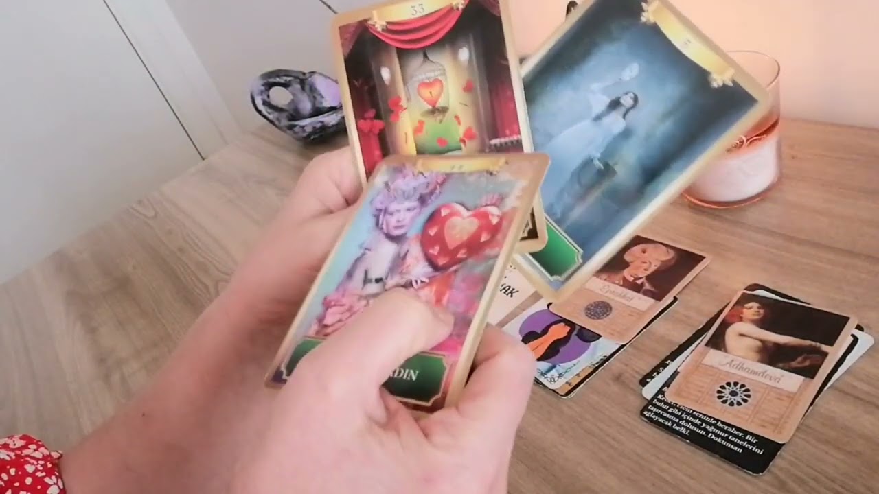 Üçüncü kişiye karşı ve size karşı duyguları Olası Yakın Gelecek 😉#tarotfalı #aklımdakikişi