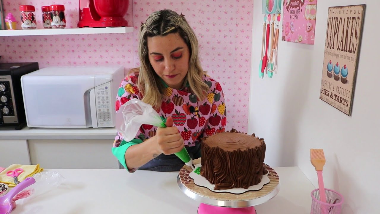 Bolo de chantininho tema tronco de arvore