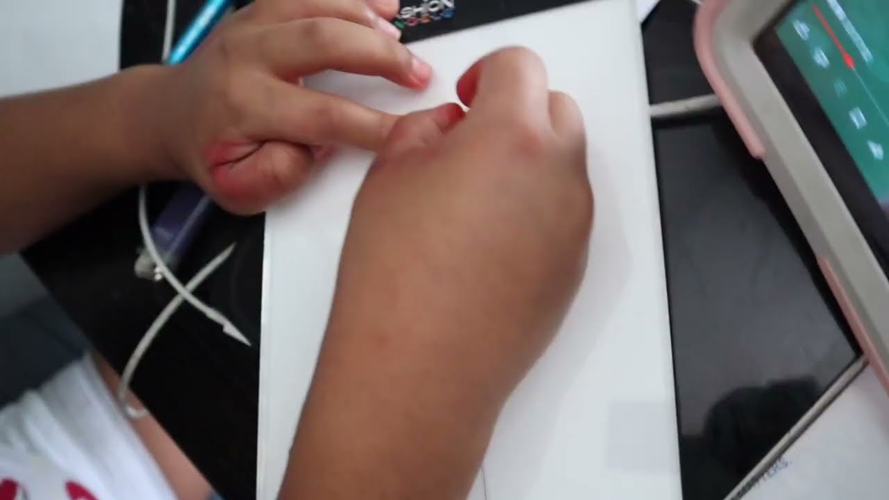 Fashion angels light up sketch pad