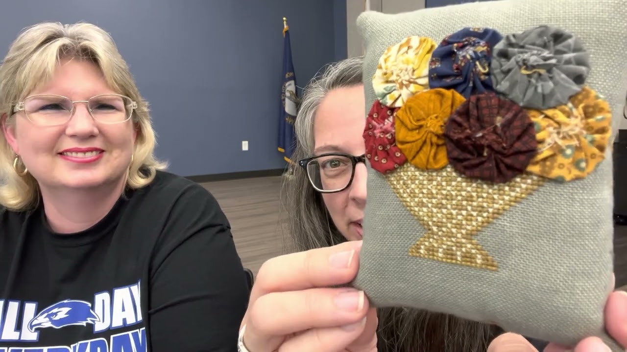 FlossTube #53 Hanging out with Carla @thecrazycrossstitchlady
