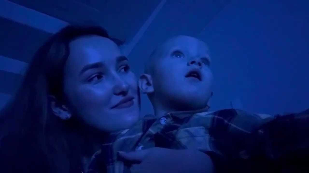 Матвейка впервые на детском спектакле