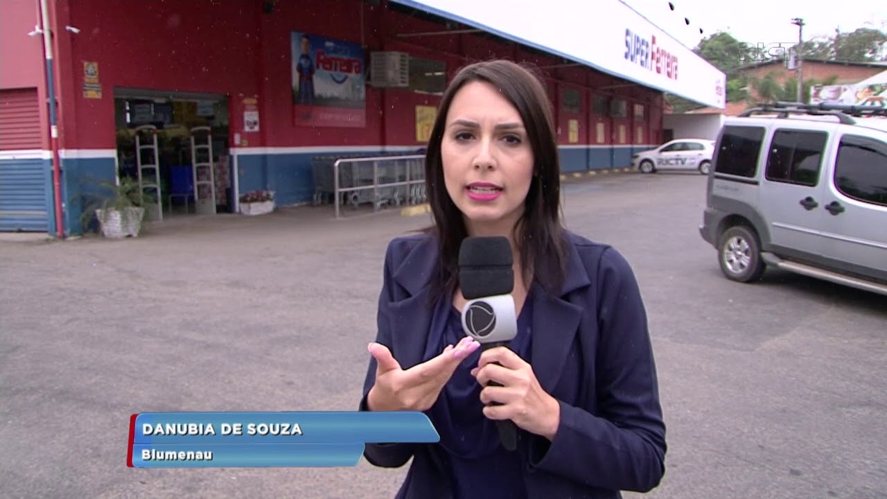 Bandidos invadem mercado em Blumenau e arrombam cofre