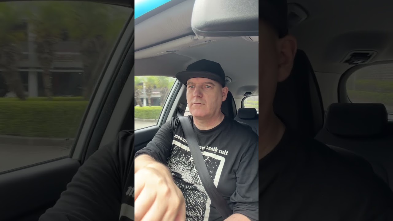 Been chatting with mates about weird old Australian kids tv shows. Did you ever see Plasmo?