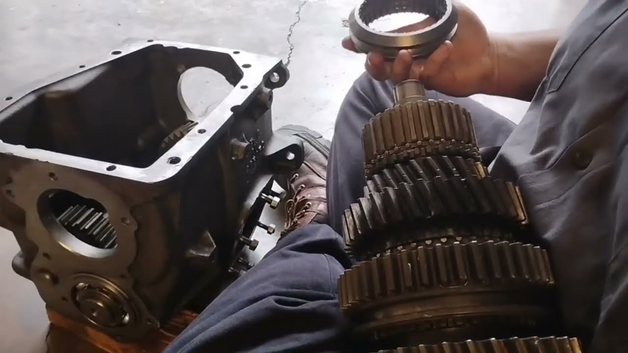 How to rebuild the Muncie SM465 manual 4 speed transmission pt 4!!