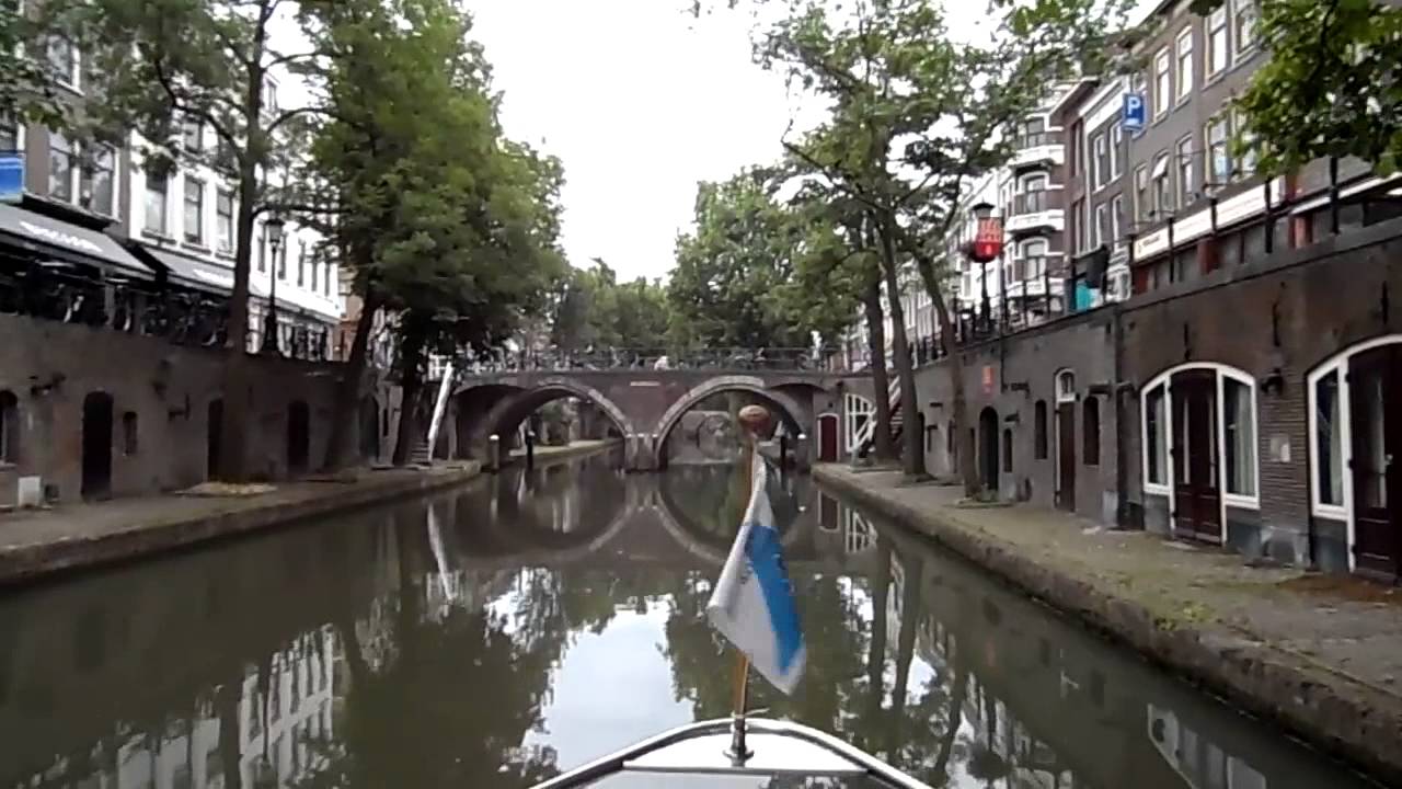Varen over de Oudegracht Utrecht