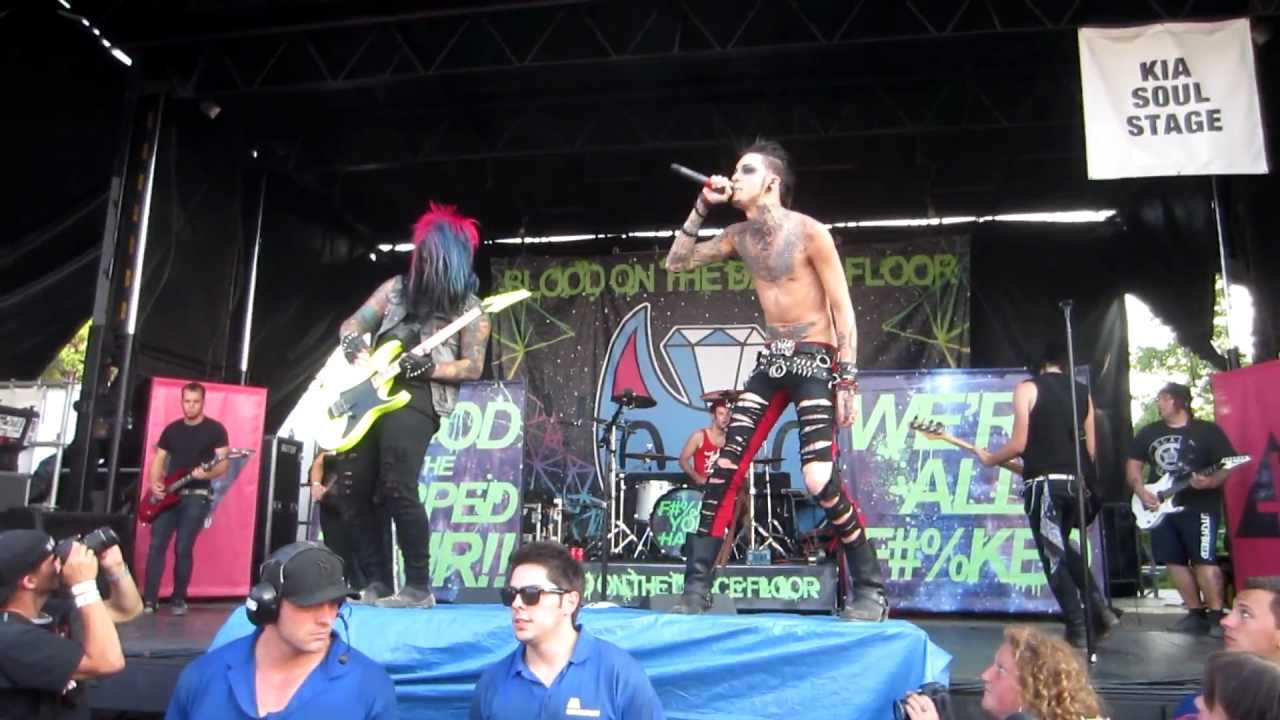 Jayy von Monroe fucking his mic.