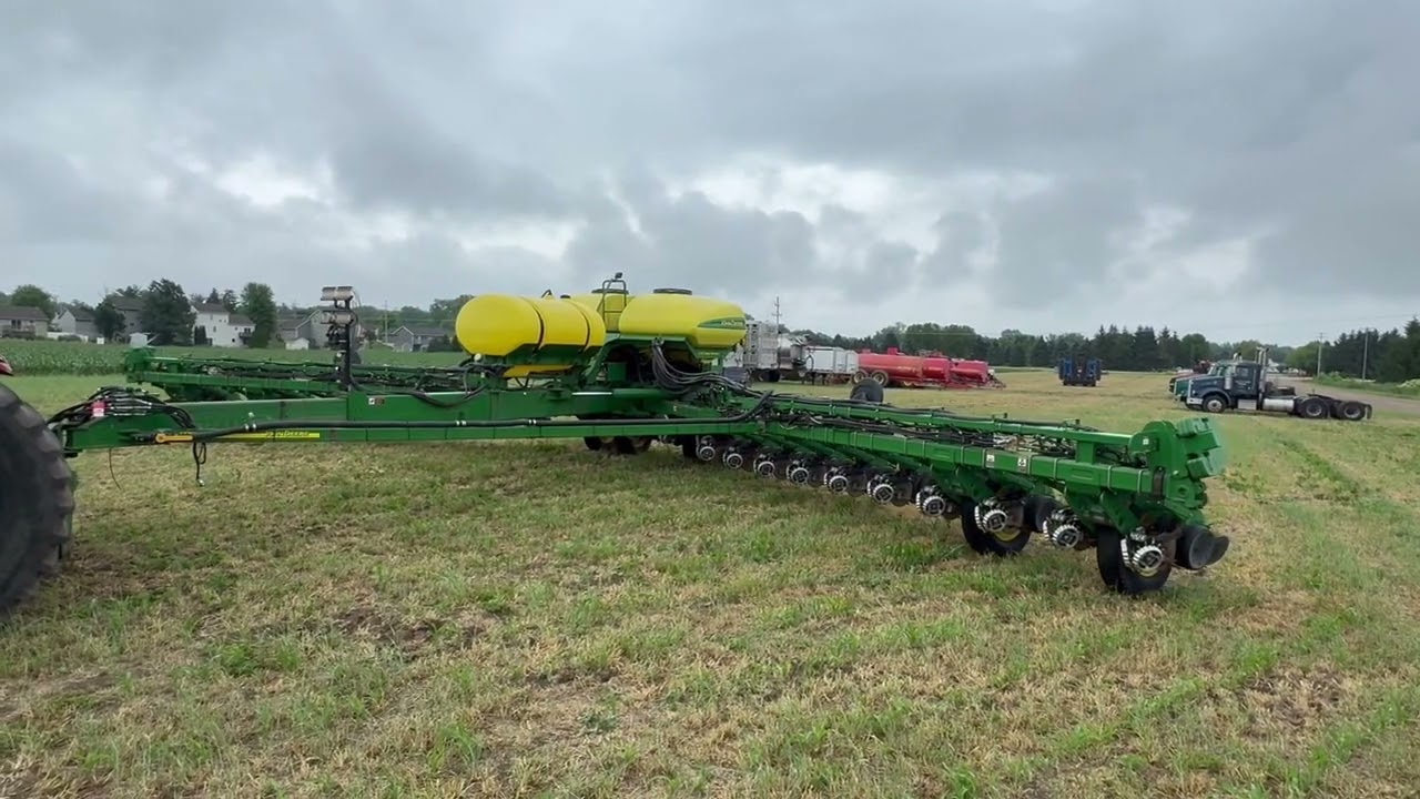 61 2013 John Deere 1770 NT Planter, 24-Row