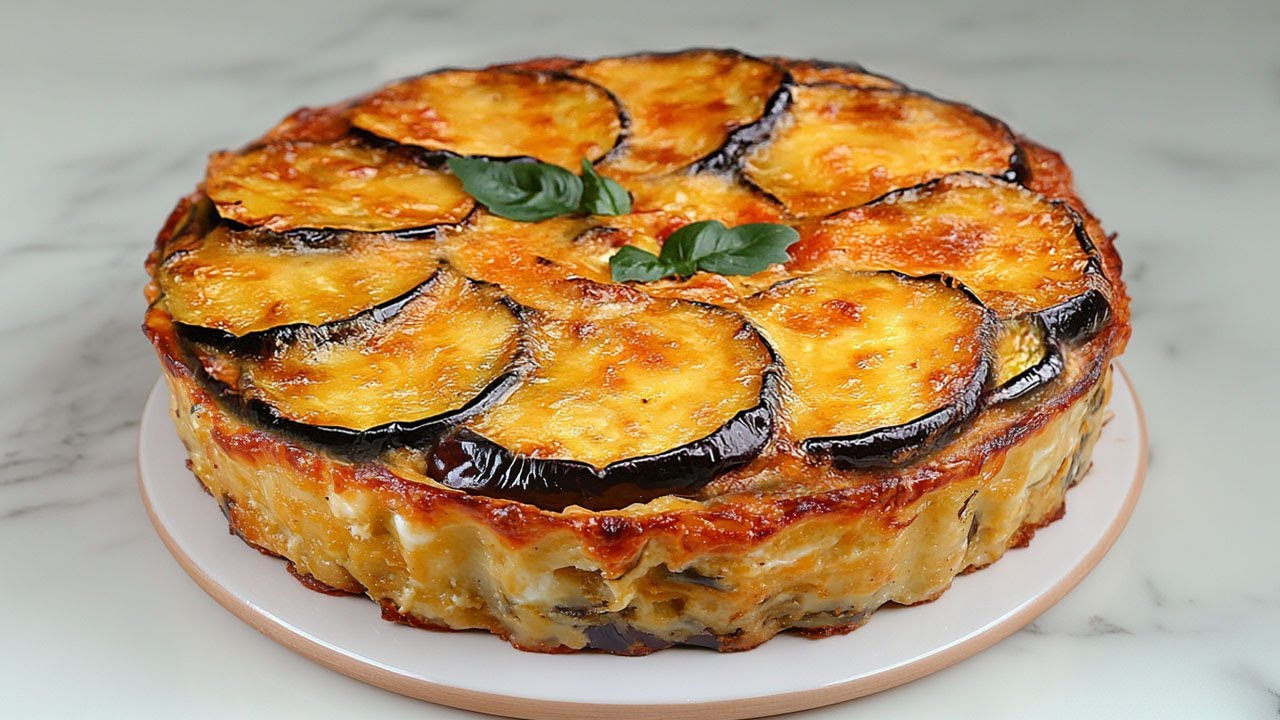 Die Aubergine, die alle verrückt macht! Auberginenauflauf. Rezept mit gebackenen Auberginen