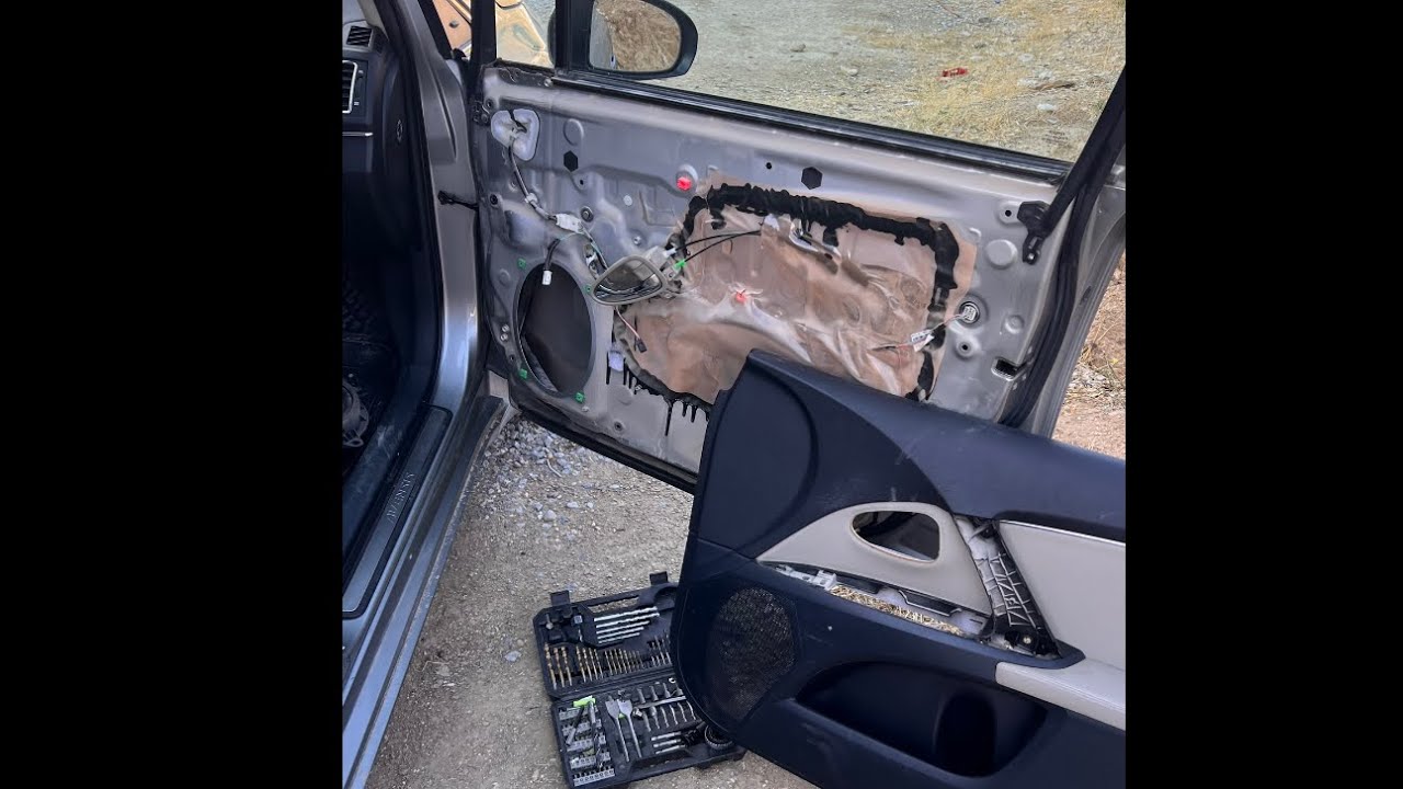 Toyota Avensis T27 Kapı Döşemesi Nasıl Sökülür ? Kapı Hoperlor Değişimi Nasıl Yapılır ?