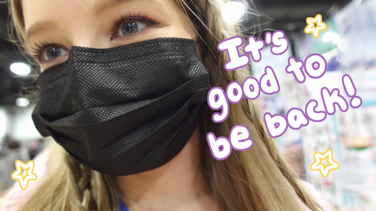 What its like to SELL ART at a Convention // Artist Vlog