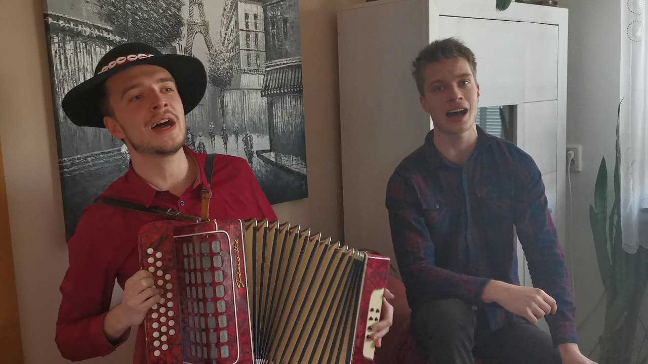 A od Pre&scaron;ova, helig&oacute;nka - Luk&aacute;&scaron; Gieci, spev - Martin Gieci