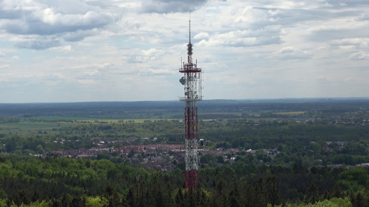 Wieża widokowa na Górze Chełmskiej w Koszalinie. Krajobraz Koszalina i okolic.