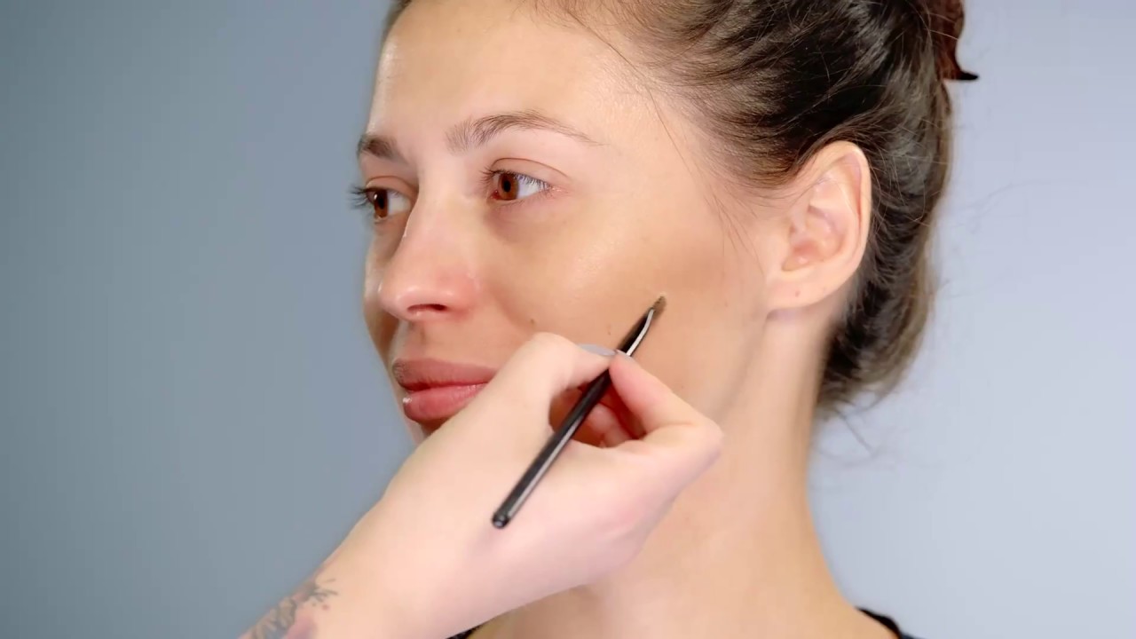 Pixie Cosmetics aplikacja podkład&oacute;w mineralnych na mokro.