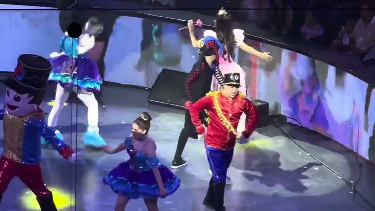 MEDLEY JUGUETES - POR SIEMPRE: muñequita Elizabeth y princesita Anacelia Domo Care 2025