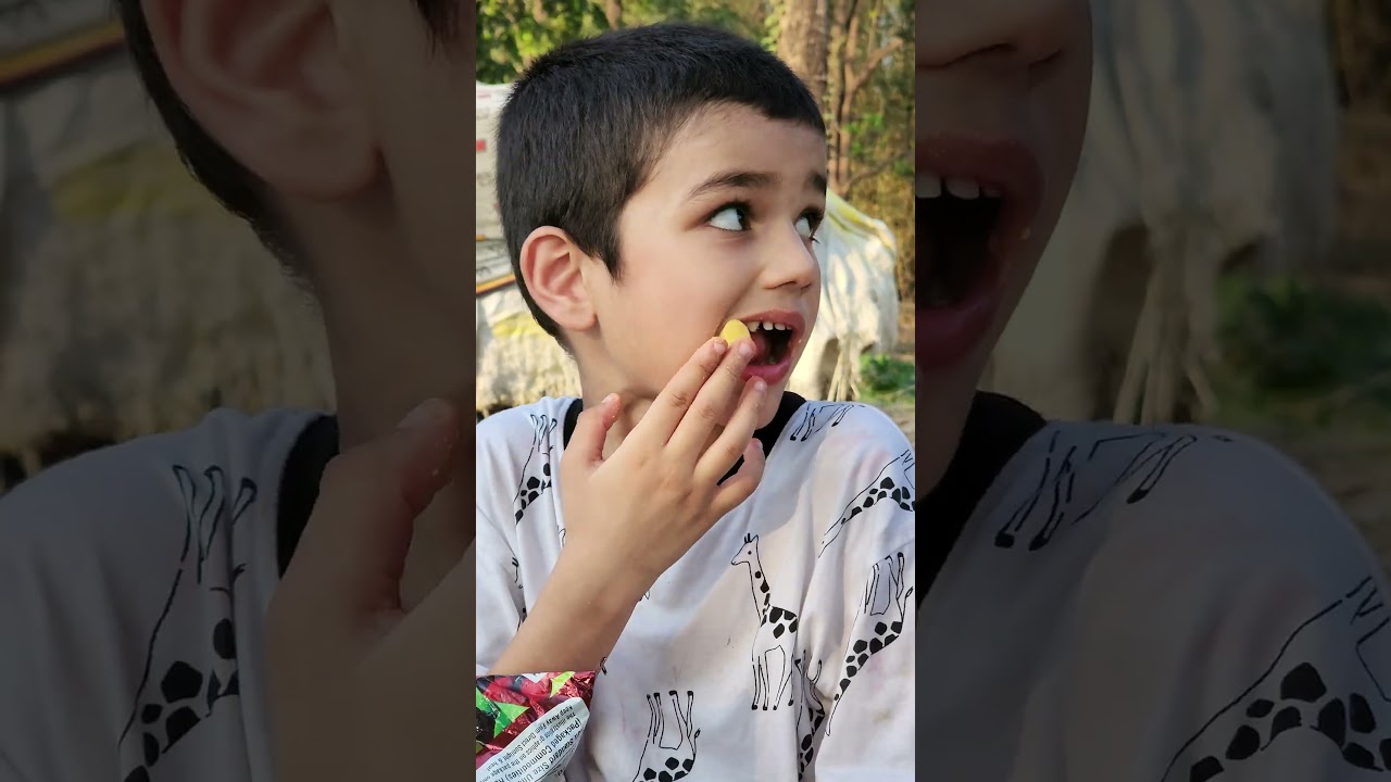 गाँव में Pramas की बचपन वाली मस्ती 🤣 | भूखा पड़वा और आम का घूंसा  #childhood #village #pramas