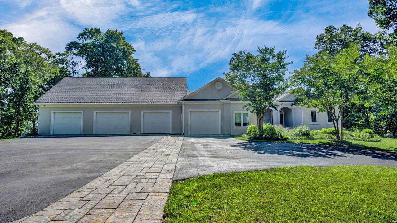 10947 Bottom Creek Rd, Bent Mountain, VA