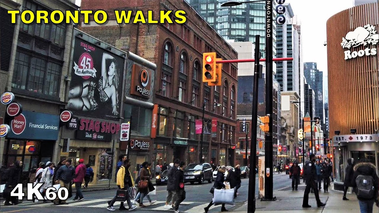 Boxing Day Walk Around Downtown Toronto [4K Walking Video]