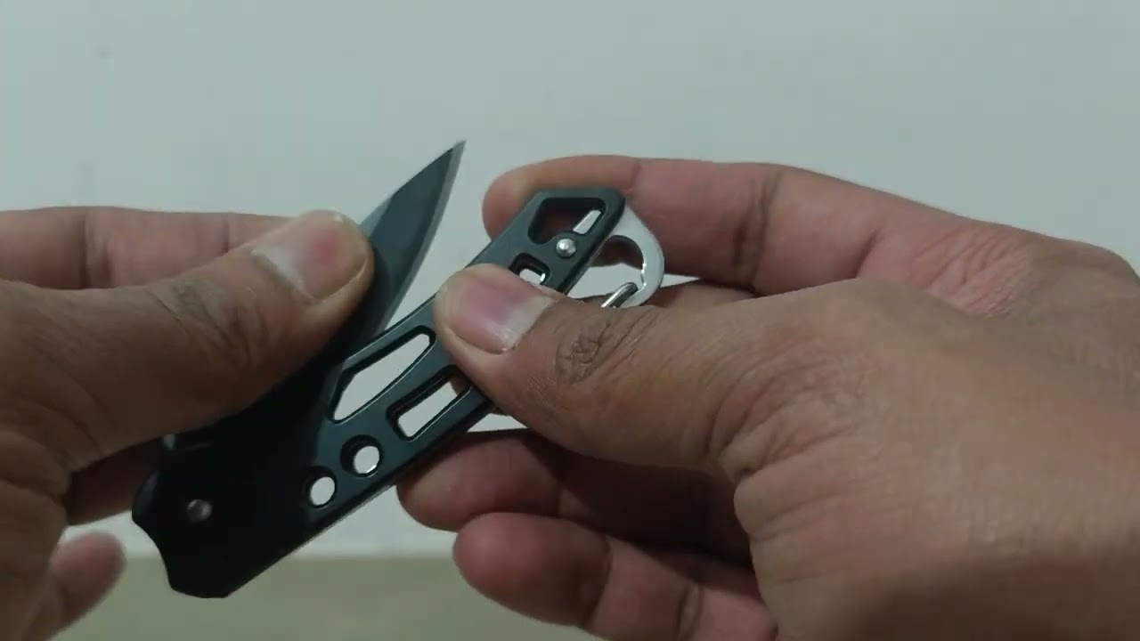 Self-defence keychain knife