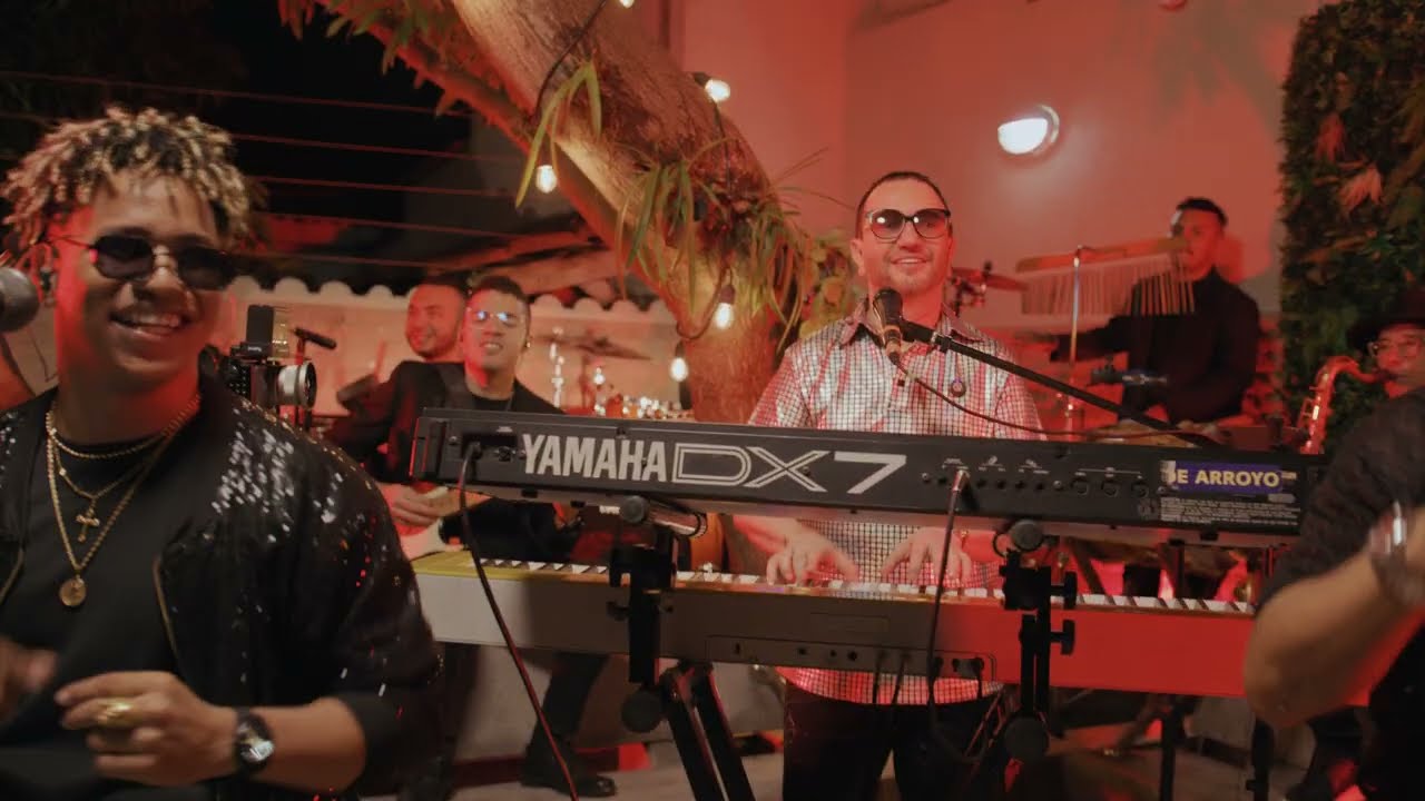 CHELITO DE CASTRO -  (El patio de Chelito) ECHAO PA' LANTE (Joe Arroyo)