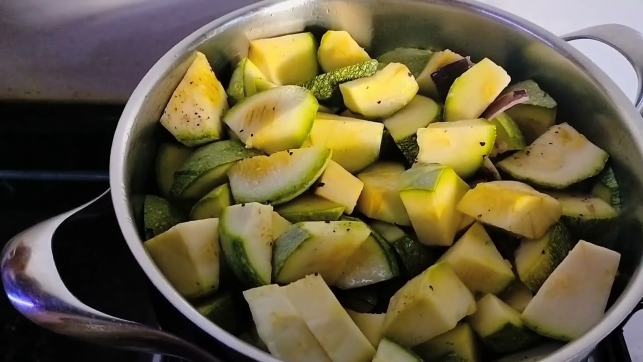 Soppa tal-Qarabagħli (zucchini soup)