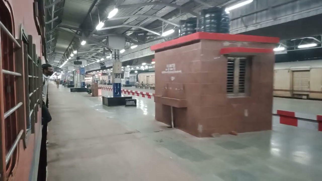 Welcome to Agra Cantt Railway Station At Platform 3 | Night view | Rail Universe