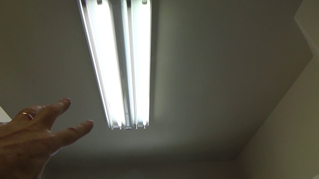 How to Know When Fluorescent Light Tubes are About Ready to Burn Out