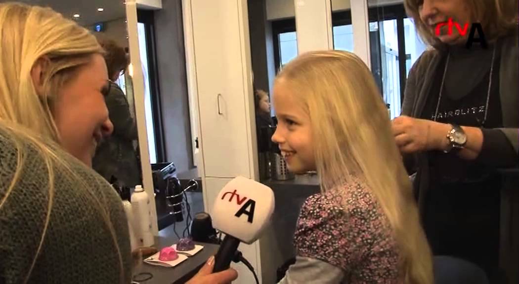 Fenna Zuidema doneert haar aan stichting haarwensen
