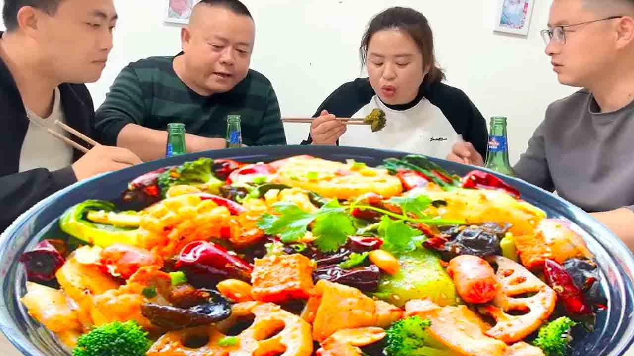 家常版麻辣香锅，加麻加辣吃着太过瘾，快回家做去吧【胖手手丹丹】