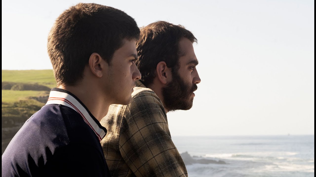 Trailer Diecisiete