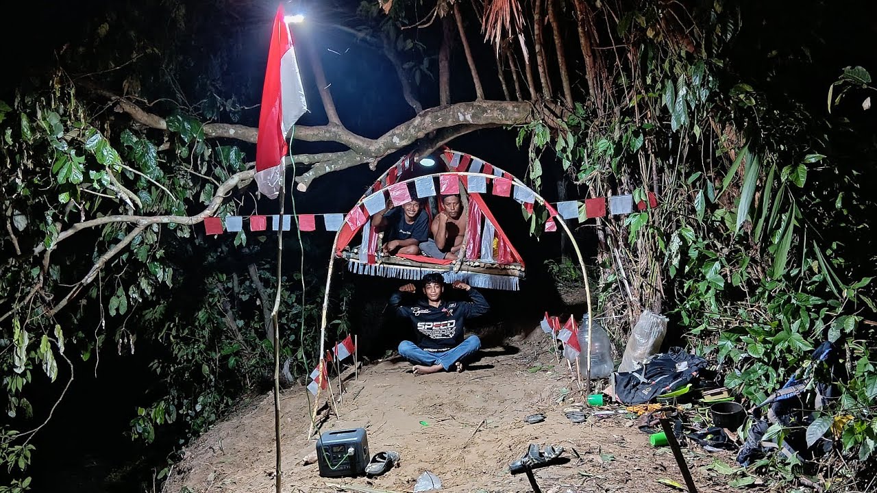 Camping hujan deras membagun shelter gantung ikut memeriahkan peringatan HUT RI ke 80