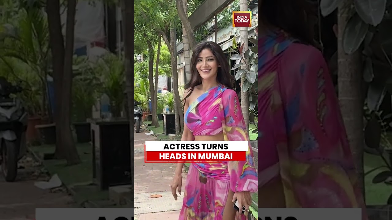 Mumbai: Soniya Bansal Spotted, Actress Keeps It Chic During City Outing