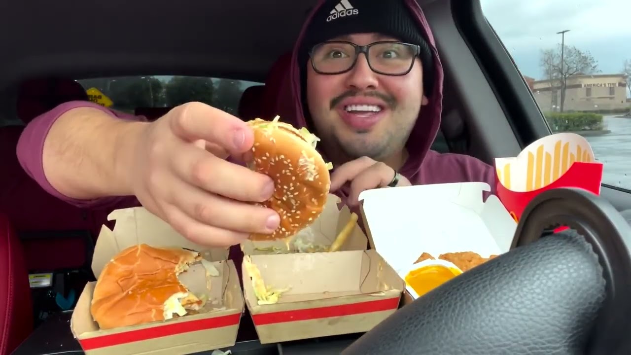 БИГ МАКИ • ШОУ МУКБАНГ В МАКДОНАЛЬДС