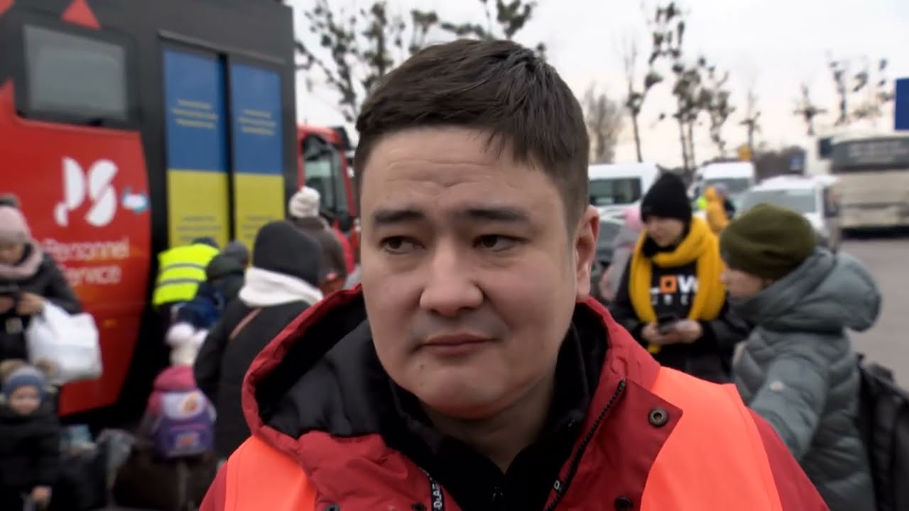 Pochodzi z Rosji, w Przemyślu pomaga uchodźcom (UWAGA! TVN)