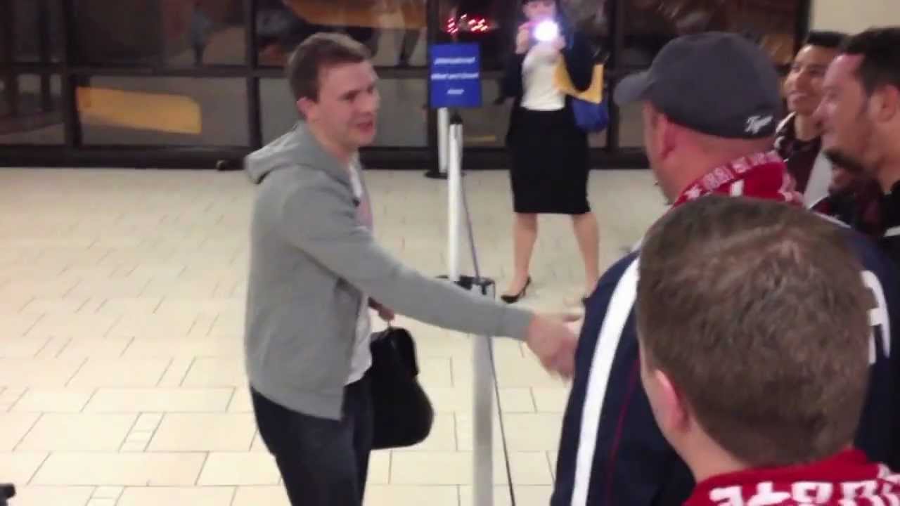 Darren Mackie Arrives In Phoenix (2/6/2013)
